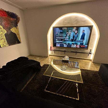 Modern 1-Bedroom Apartment In Zamalek Visits Allowed Kairo Eksteriør bilde