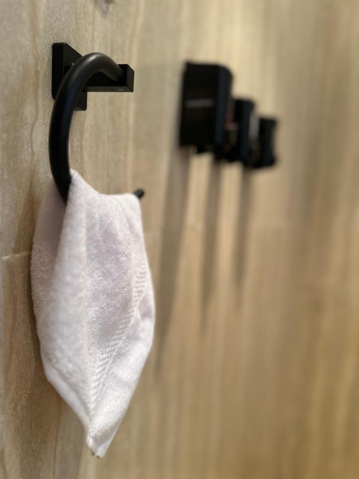 Modern 1-Bedroom Apartment In Zamalek Visits Allowed Kairo Eksteriør bilde